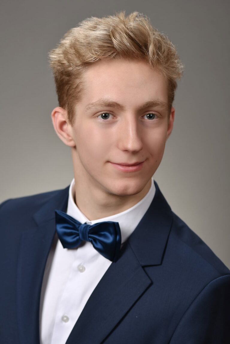 Siket Arnold Ádám 12.A