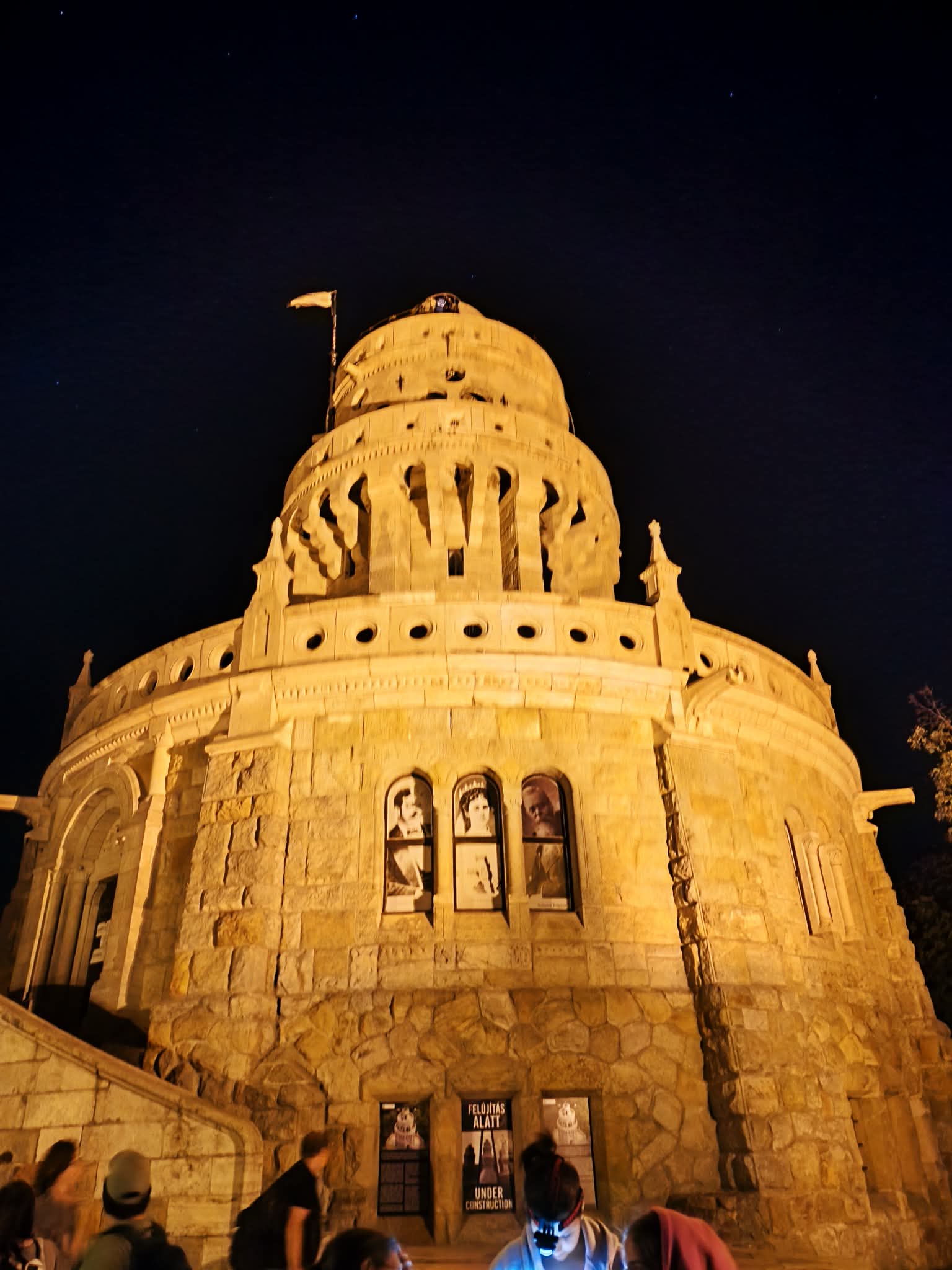 BUDAPEST BY NIGHT – Elindult a NézelőDÖK!